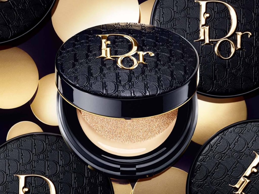 「ディオールフォーエヴァークッション」Diorロゴを纏った限定デザイン発売