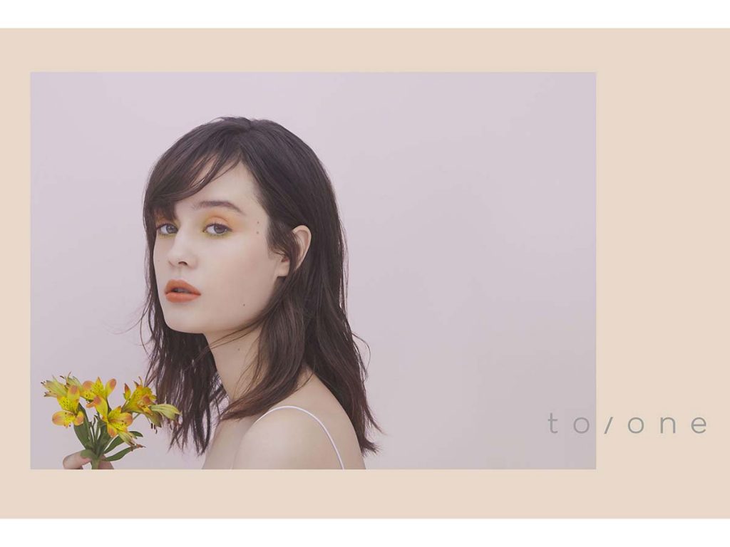 「to/one(トーン)」初のミスト化粧水オイル入りの二層式タイプ
