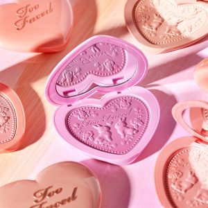 恋に落ちたようなふんわり血色感トゥー フェイスド ハート型チーク